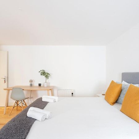 Suite In Cozy Apartment In Chiado In Shared House Lisboa Екстериор снимка
